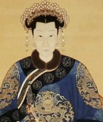 乾隆22年，康熙皇帝的97岁的定妃去世。她一生仅被康熙宠幸过一次，却凭着这次偶然