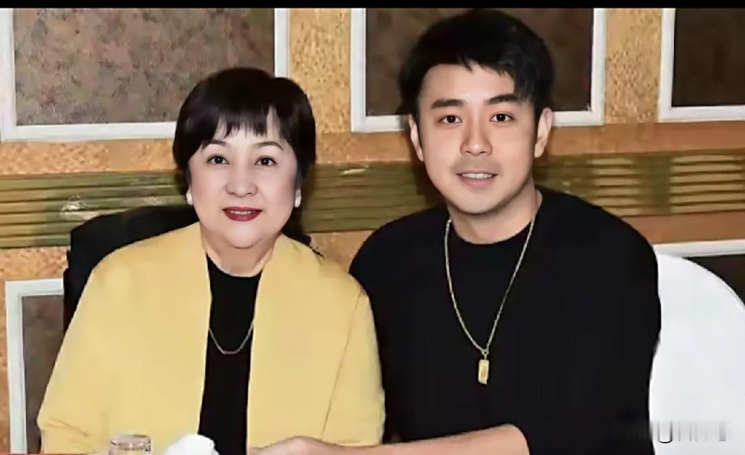 一听说甄珍儿子叫章立衡，觉得不可思议，想着他爸是刘家昌，他怎么姓章，原来，他原名
