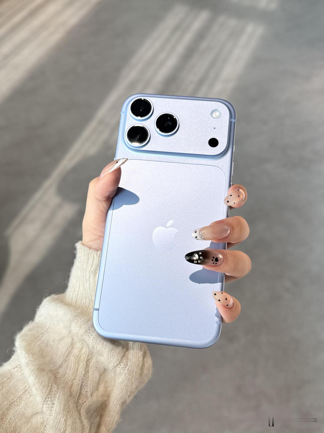 你计划购买iPhone18吗每年新iPhone上市，网上都会出现两个完全相