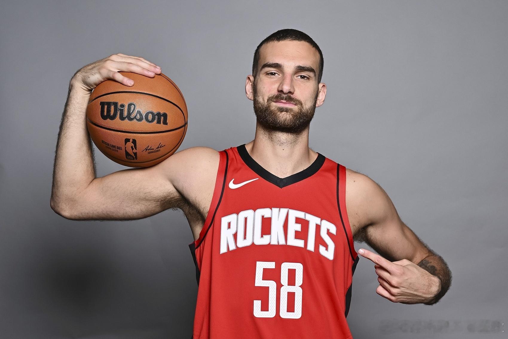 据供职于TheAthletic的火箭记者KellyIko报道，多位消息人士透