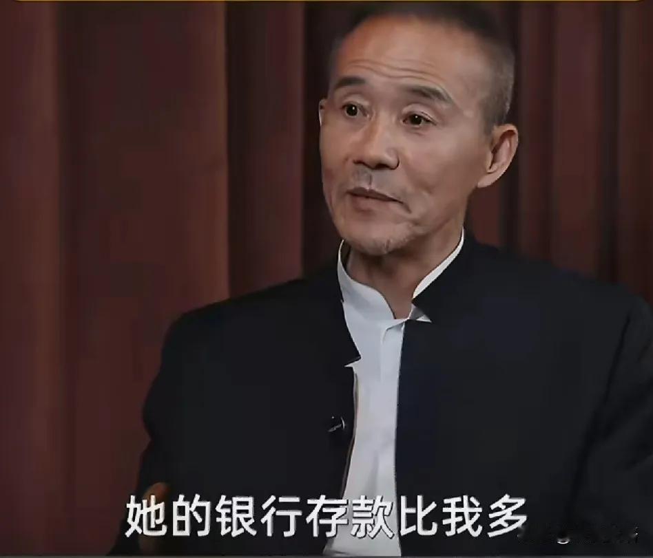地产大佬王石说他的老婆mi咪咪也就是田朴珺。他说跟咪咪认识的时候，咪味存款比他
