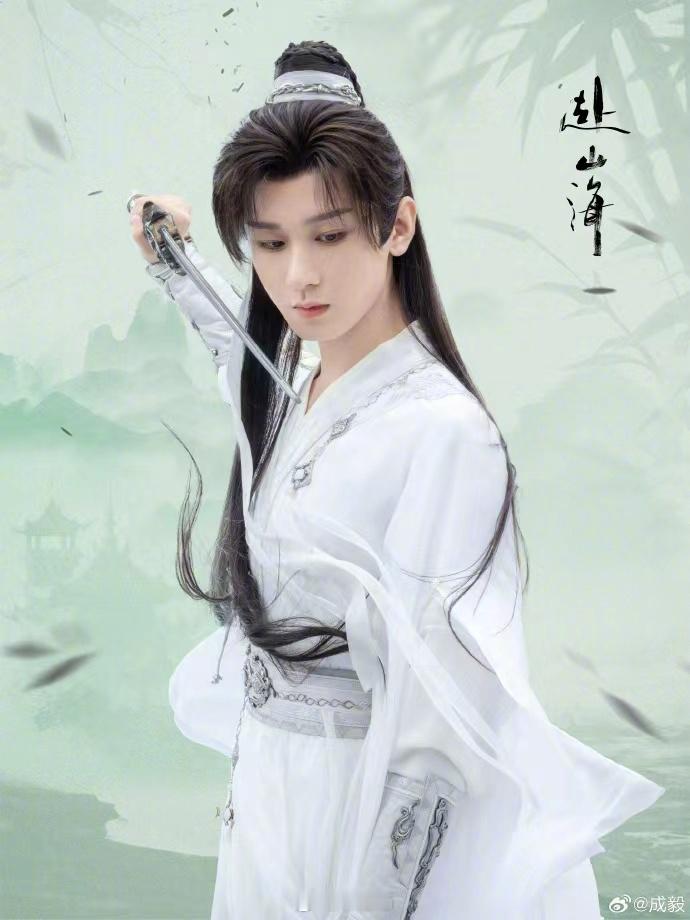 无数网友同行为成毅发声这世上总有人为不平事发声，为羸弱者仗剑。剧里的萧秋水和剧