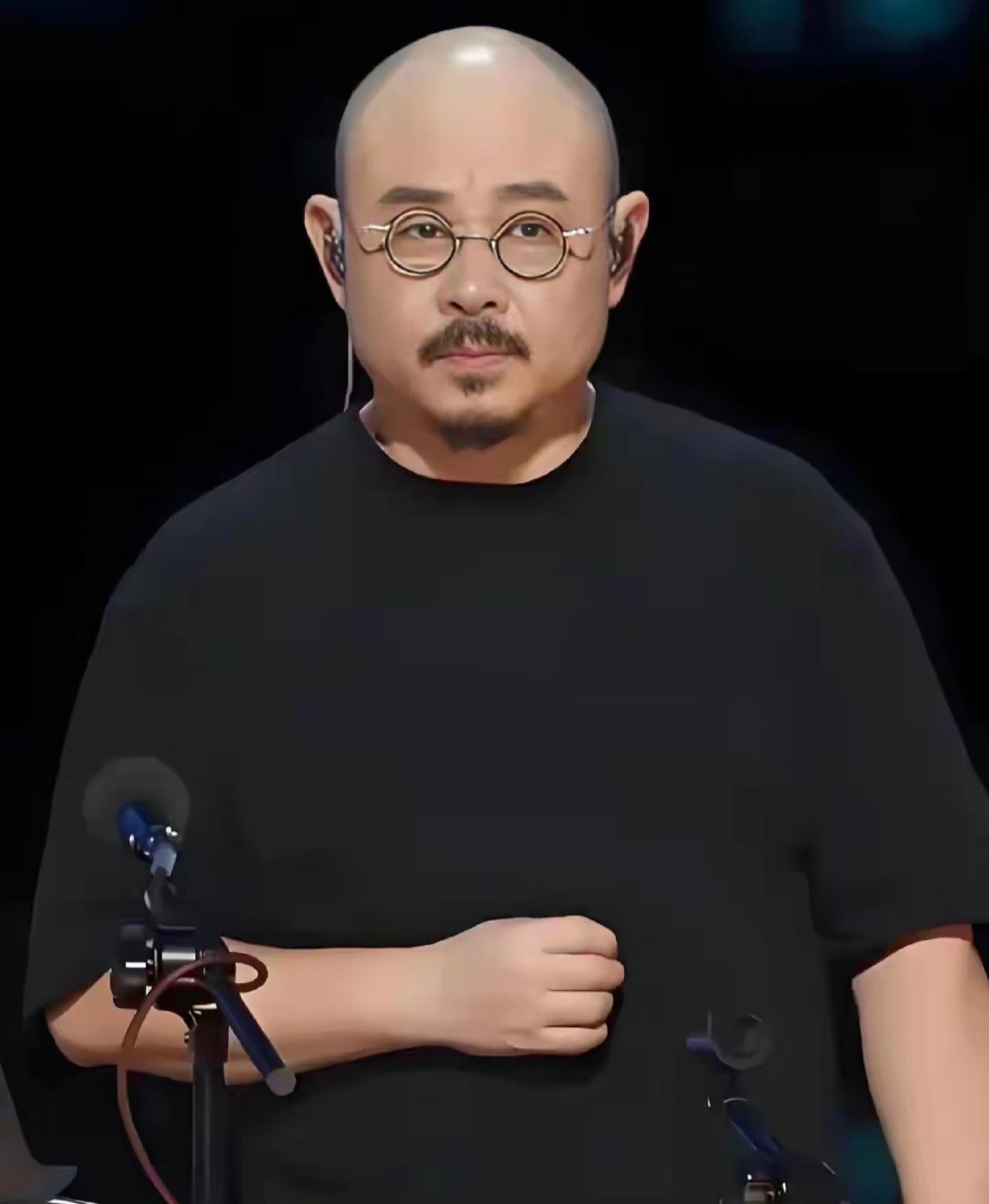 刀郎：伍哥，最近网上好像有点误会。伍佰：怎么了？刀郎：他们说我9月12日