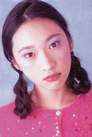 吴佩慈是台湾娱乐圈“七仙女”中的一员；她还被称为“九头身大美女”。若说是“仙女