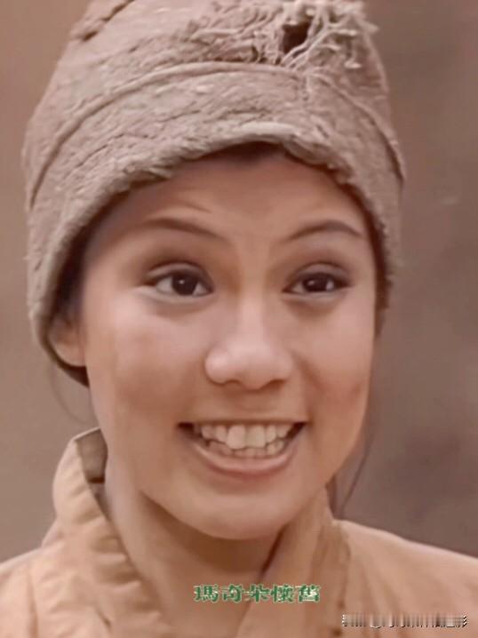 金庸笔下最精灵气的小乞丐📸虽然穿着破破烂烂的男装，脸上也抹得脏兮兮的。可那双