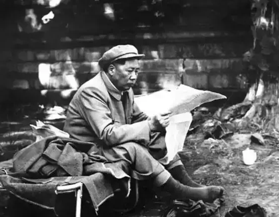 1950年深秋，一个国民党的老警察厅长，到了68岁，还给伟人写信求工作。信里没拐