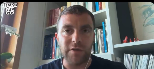 罗马诺谈曼联埃利奥特安德森：曼城领先，进行积极的谈判，并计划提出一大笔报价。曼联