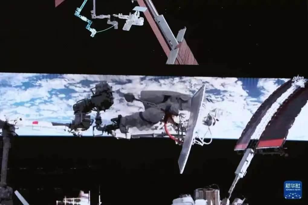 黑漆漆的太空直播火了，哈勃彩图被说成“P的”，到底谁在说真话？（神舟十九号出