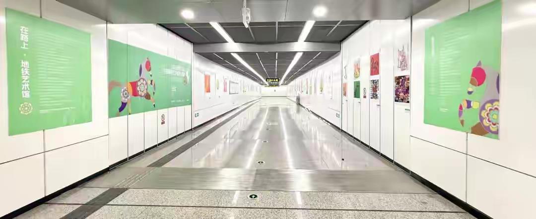 震撼！年轻设计师的作品竟然在济南地铁里火了！你绝对想不到，这些“校园作品”如何变
