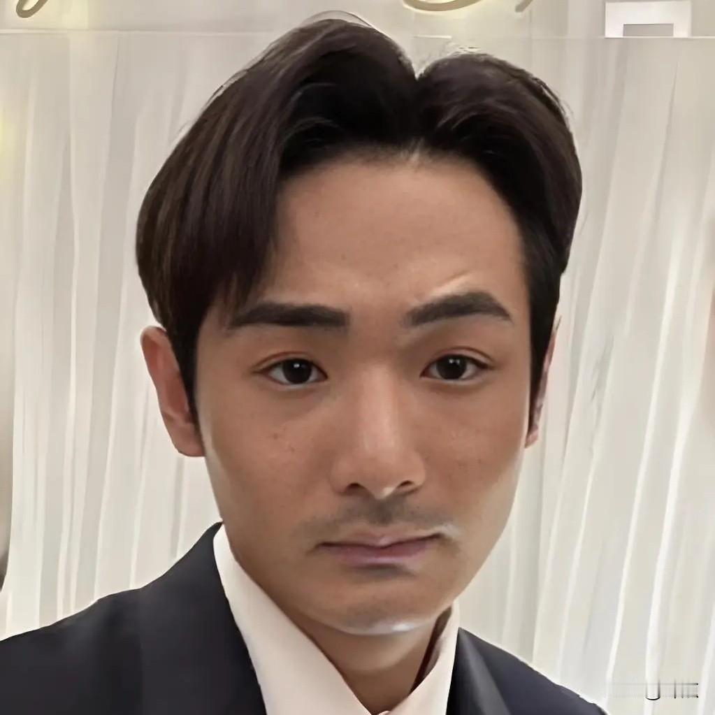 台湾网红“八炯”温子渝，就是被通缉的那个台独分子，造谣香港宏福苑火灾期间，两三个