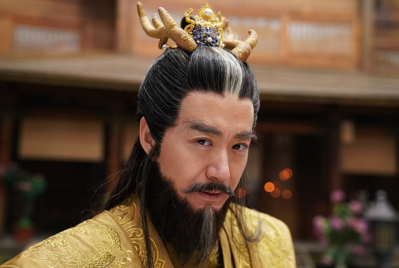 刘秀把汉文帝刘恒没敢做的事给干了,他把吕后的牌位从太庙之中撤掉,理由是吕后“杀害