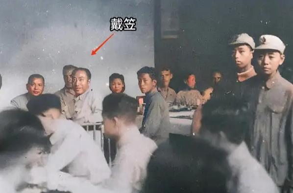 1946年3月17日，南京岱山的搜救人员在残骸里翻出这三样东西的时候，整个中国情