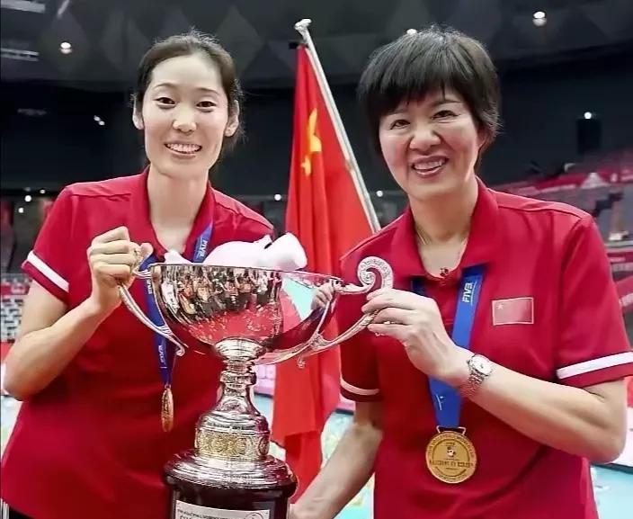 【2024-2025江苏女排冠军阵容全览】🏐🏆核心架构：🔥主攻组