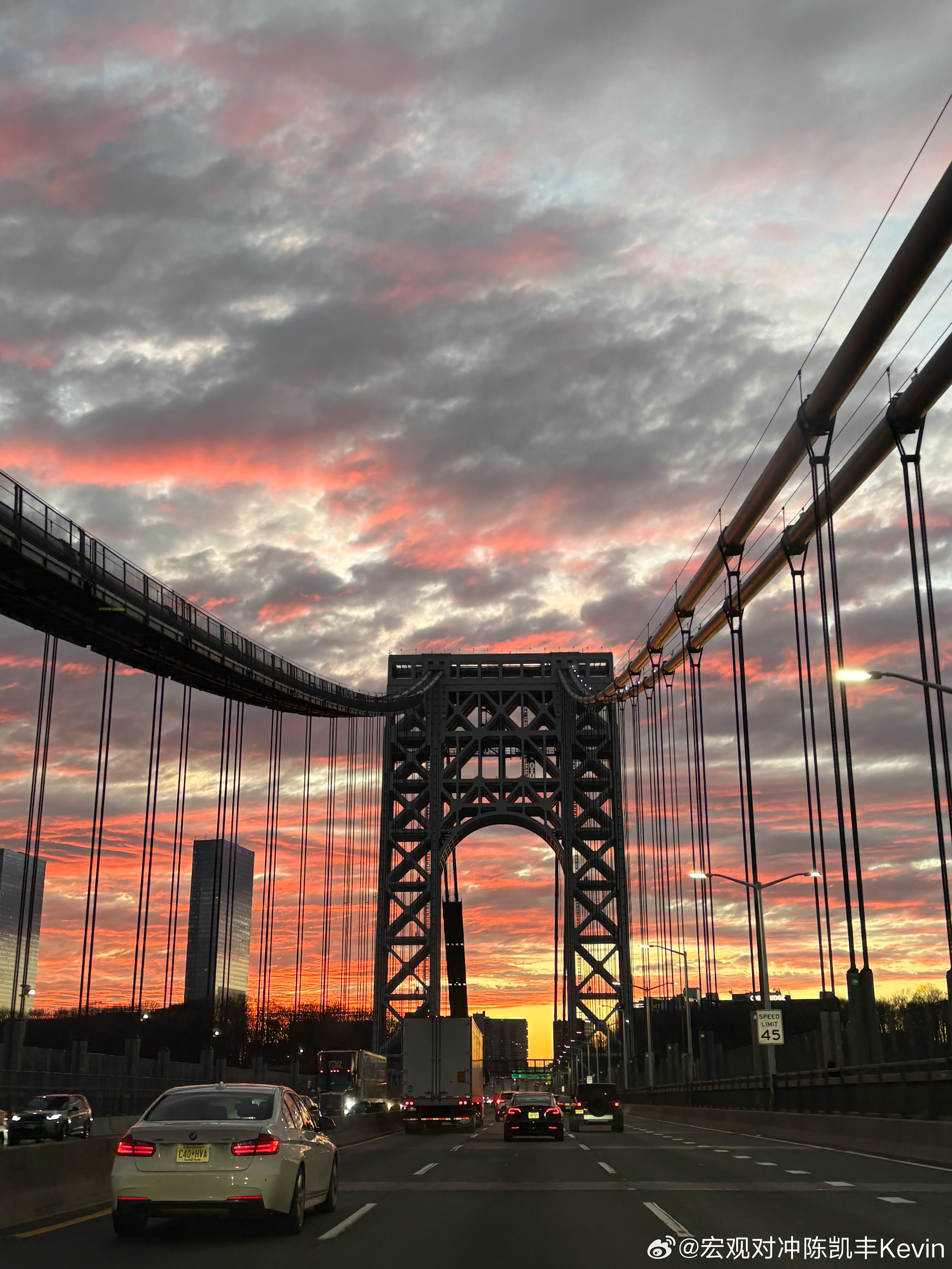 斯坦福大学计算机科学专业2026届的毕业生们刚刚踏入就业市场。毕业生总数394人