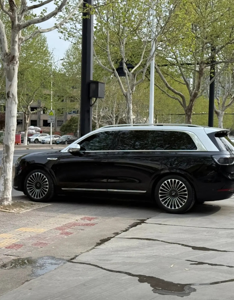 我严重怀疑华为藏订单了问界M9根本就不像是交付了20万辆的车，五线小县城随处可