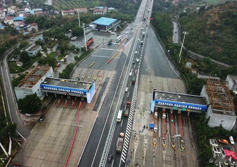 高速免费倒计时全国车主统一操作高速免费倒计时，全国车主操作出奇一致。免费前最后