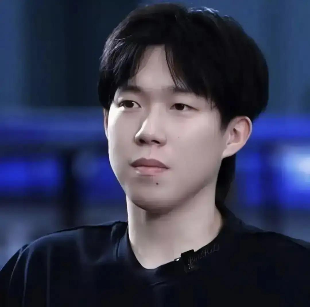 国乒最大的危机，藏在他的左手里。王楚钦定下洛杉矶目标，但数字暴露了真相：世