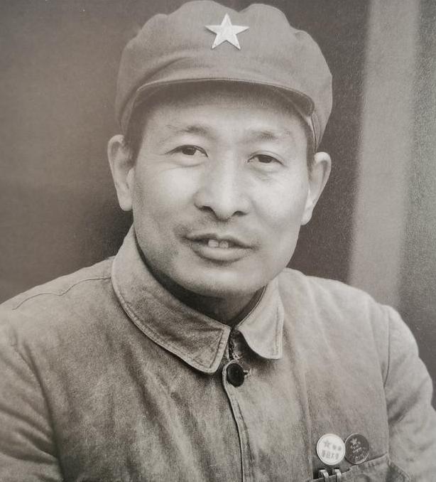 抗日战争时期，苏中军区有一个司务长王新民贪污公款数十元。部队经过研究，认为王新民