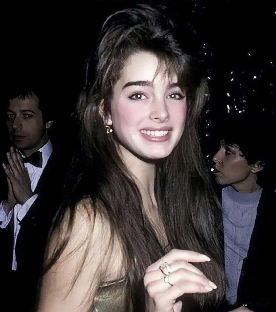 本来就不存在另一朵球花之说，因为全世界唯一公认球花就是波姬小丝，她被称为世界第八