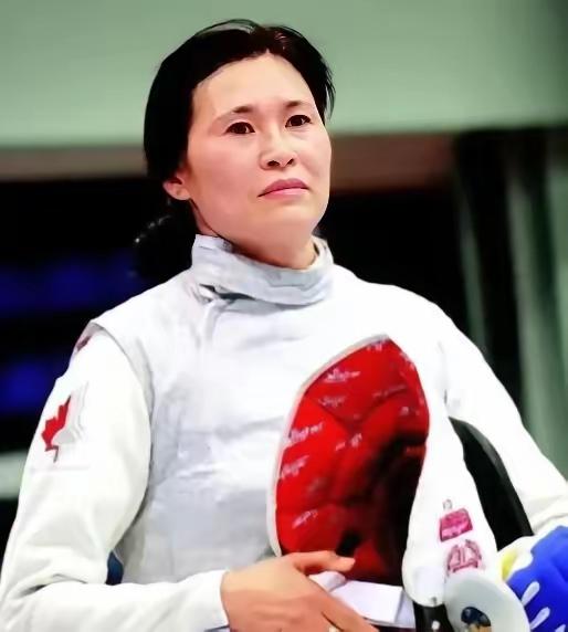 被誉为“亚洲第一剑”的栾菊杰，拿到人生第一个击剑冠军之后，很快改了国籍，入加拿大