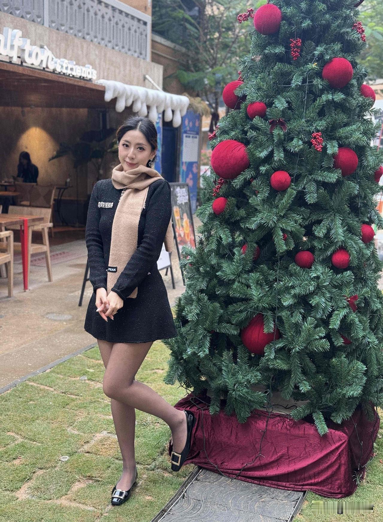 冬天❄️仪式感满满是围巾给的这两天总算降温了今天天气也是阴阴的赶紧裹上我的