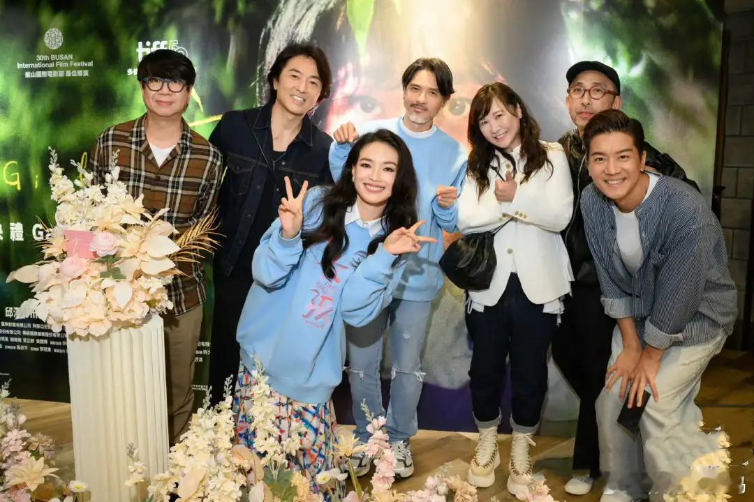 走出半生，归来仍是年少模样。电影《女孩》就像是舒淇的自传体电影。11月4日，舒淇