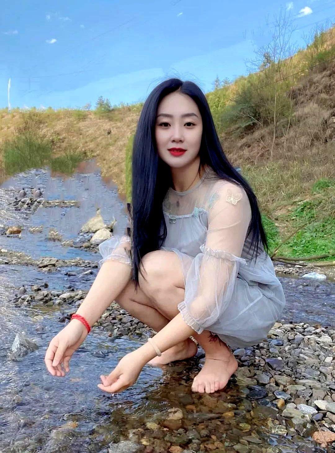 离婚一年多了从不后离婚一年多了从不后悔自己的决定现在女儿还会帮我拍照了有