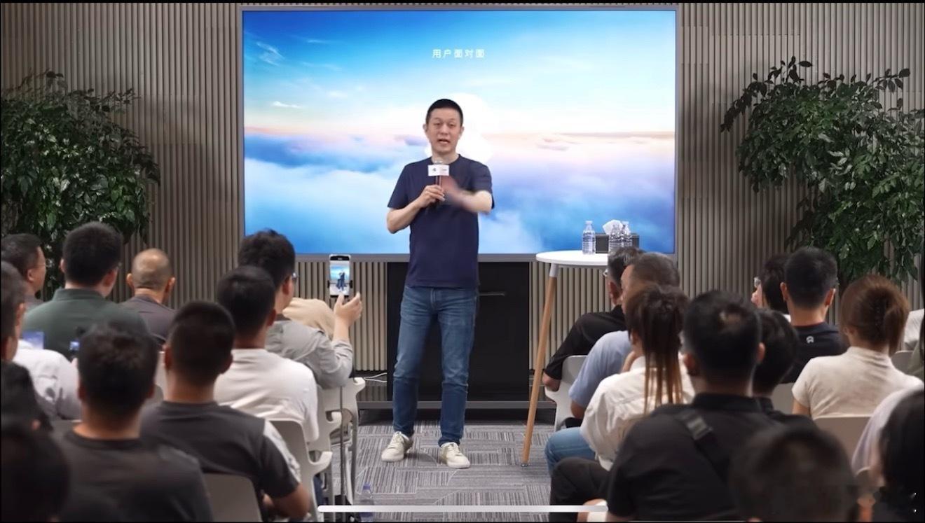 蔚来老车主现场怼李斌5分钟能和车主面对面沟通，接受五分钟质问并作答，已经反映了蔚