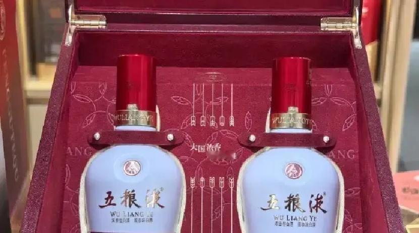 五粮液真是重拳出击一瓶最低价不能低于800元我看着购物车里1619元两瓶五