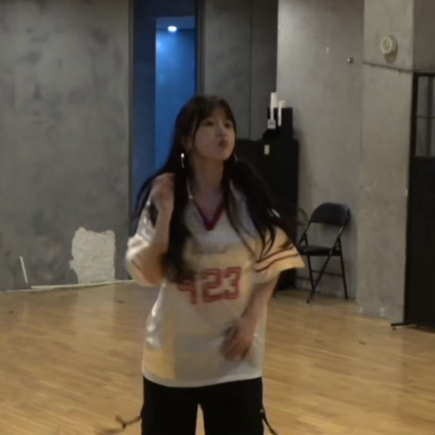 惊！舞室里的皱巴像素小猪有大长腿