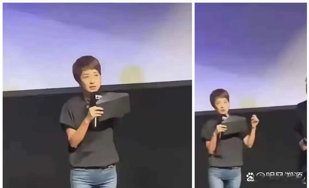 马伊琍这条裤子也太吸睛了！直接把身旁的男主持人看愣，满是纳闷的小表情太可爱～