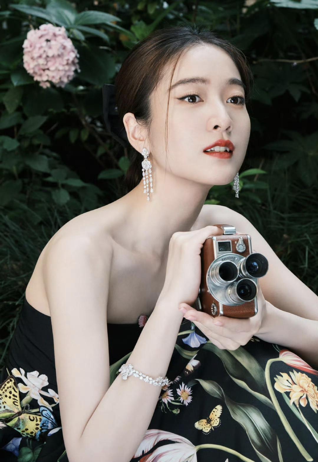 工作不仅是谋生，更是修心炼志的旅程。