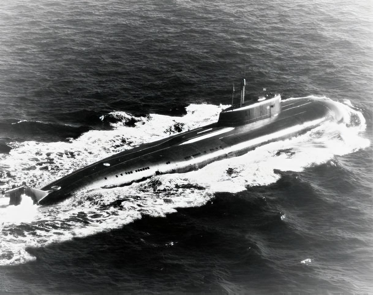 每天认识一件兵器俄罗斯“奥斯卡”级潜艇“奥斯卡”级潜艇是苏联时期研制的巡航导弹