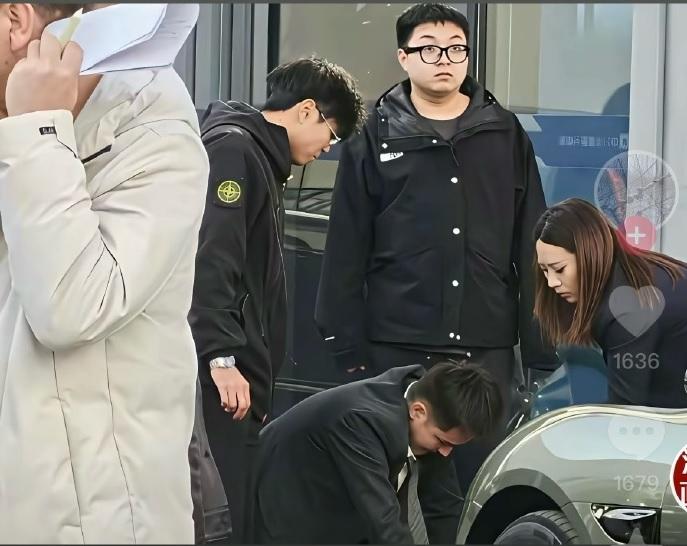 刚提新车，就在小米汽车交付中心撞死人，这位年轻的车主经历了人生当中最大的挫折。