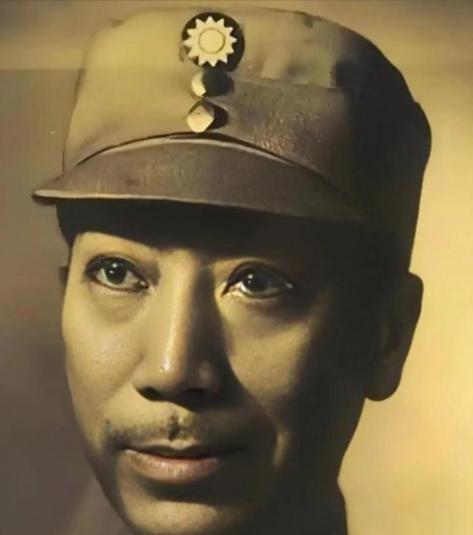 1938年，41岁戴笠借口加班，把秘书余淑衡带到了卧房。戴笠递给她一杯咖啡：“提