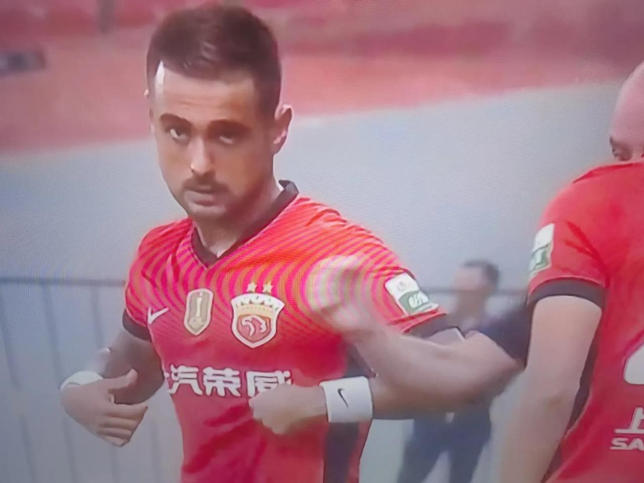 上海海港太不仗义了，面对大连英博2比0领先，已经是奠定了胜利的基础，场上的优势一