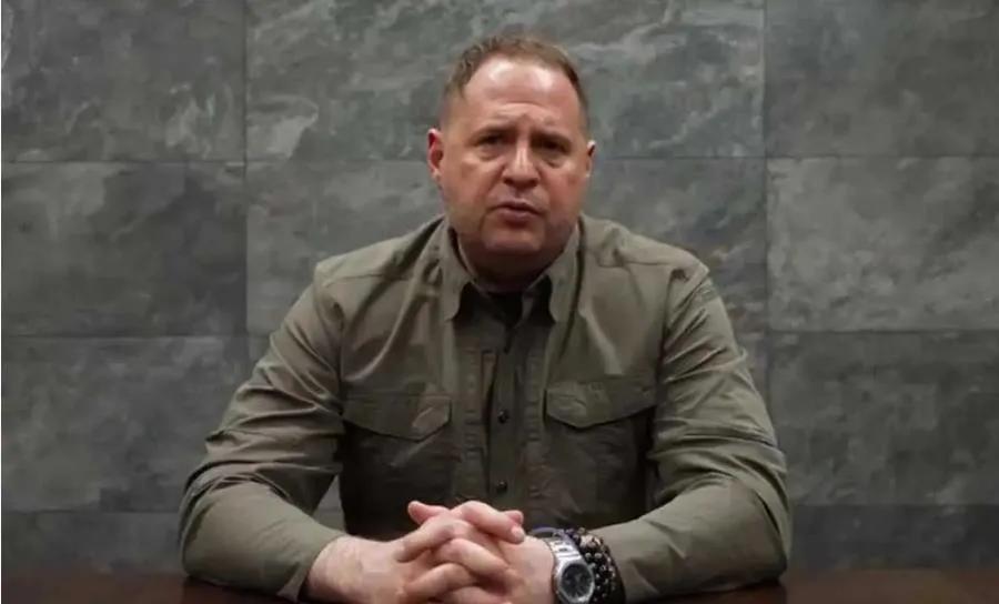 乌克兰总统泽连斯基向全国发表讲话称，总统办公室主任安德烈·叶尔马克向他递交了辞呈