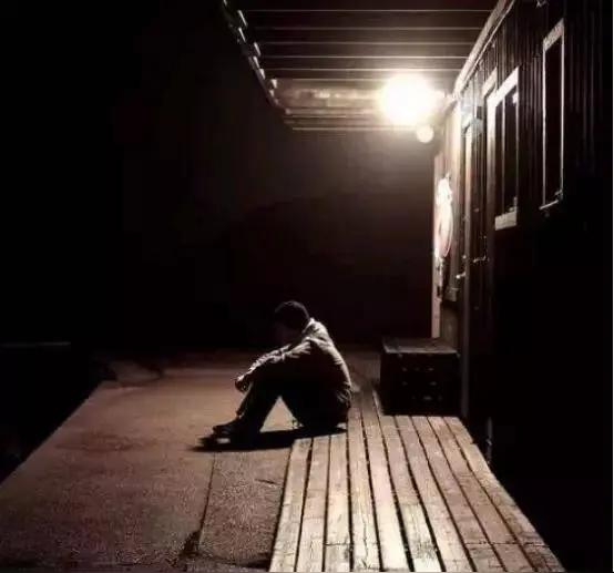 真正压垮普通人的，从来不是穷，而是这3件事现在的人，到底在累什么？不是