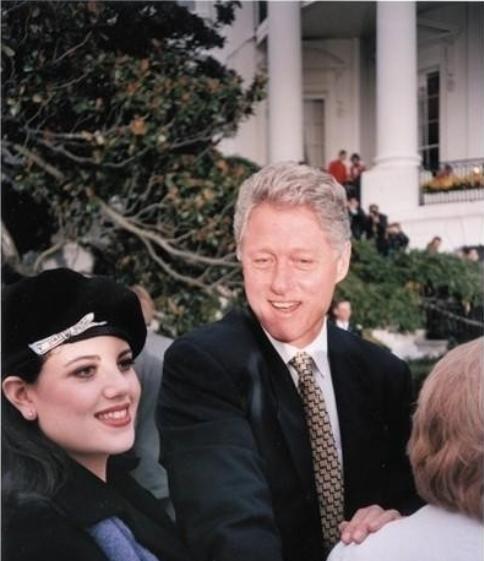 1996年，莱文斯基被克林顿放了根雪茄进她身体里，后来就由此引发了一场大麻烦！