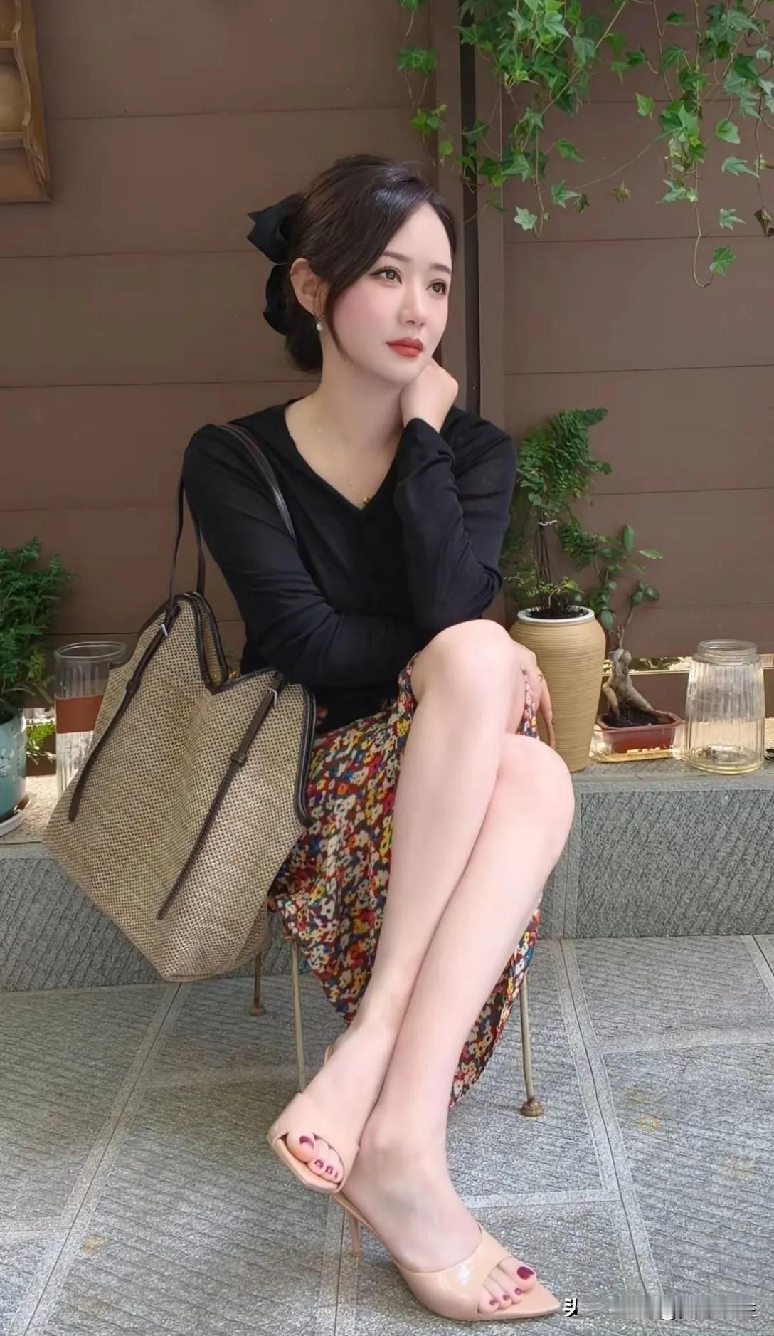 半生风雪，吹老容颜，吹散执念，吹碎美梦。半生奔赴，换来半生伤痕，半生赤诚，换来半