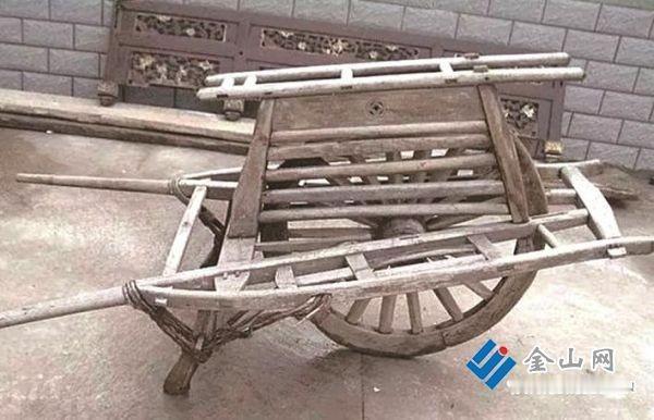 小叔去世了，我在电话里跟哥哥说：不回去了，他不值得。你以为是报仇？不是。五十年