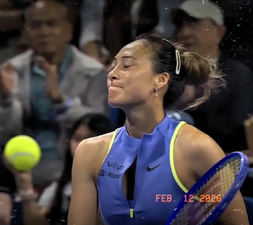 决胜盘，郑欣文明显体力不支了，首个发球局又被莱巴金娜逼出3个破发点实现破发。莱巴