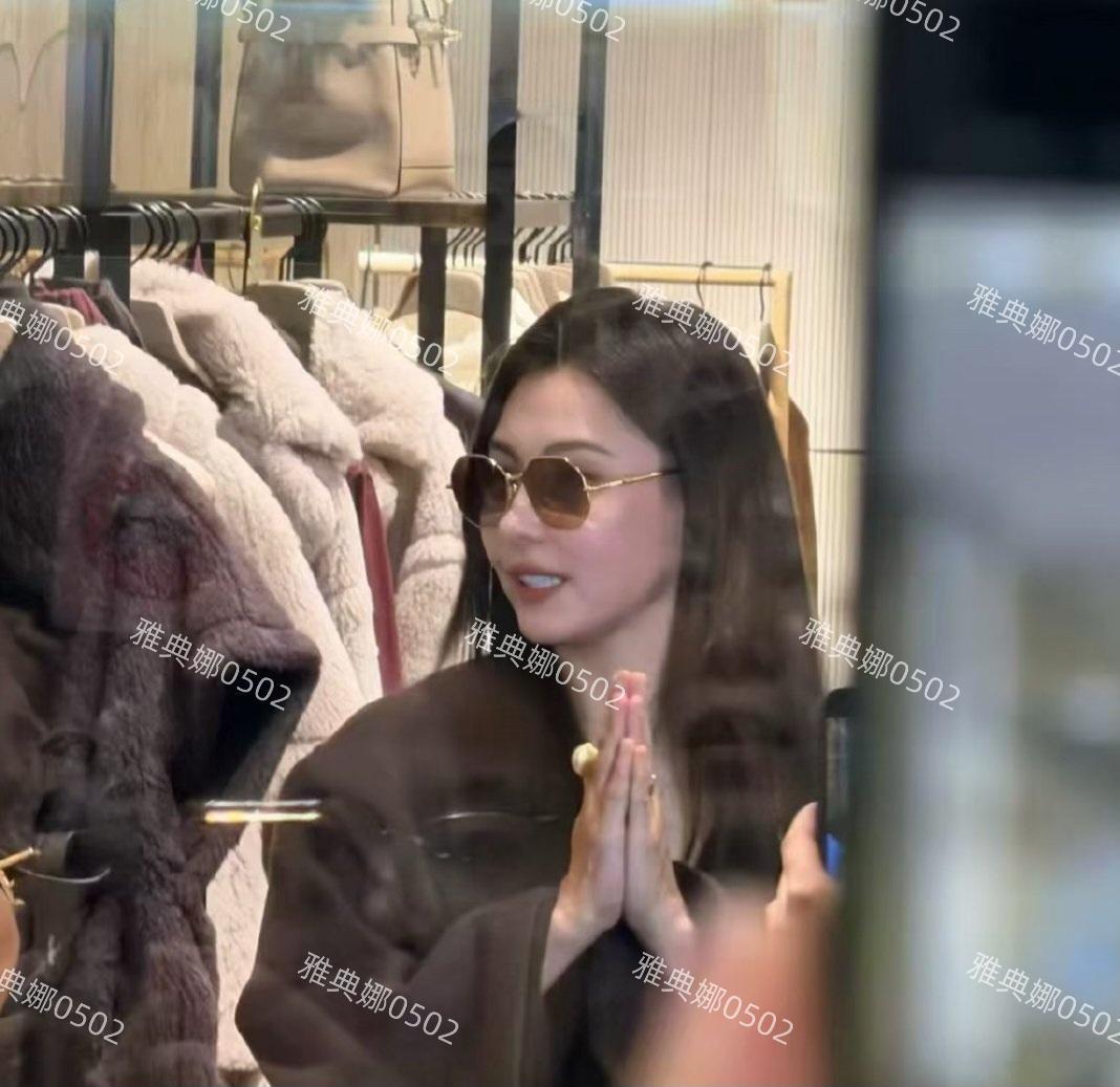 张柏芝的美貌被夸大了好多，本人也就那么回事儿，并没有多漂亮多惊艳，毕竟46岁了