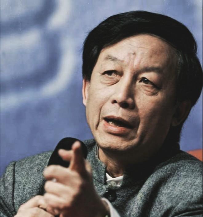 一些所谓的学者和名人如易中天，曾在电视节目中骂乾隆为
