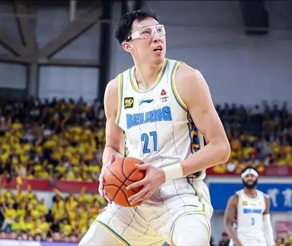 周琦8罚0中，北京首钢客场不敌吉林男篮，输球又怪周琦？周琦最后时刻两罚不中，再加