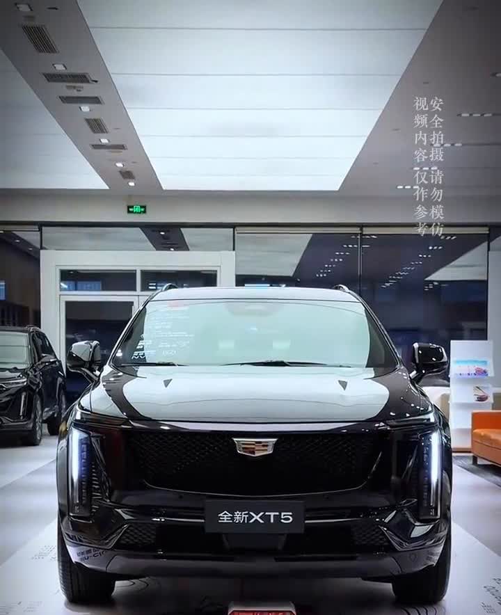 2025款凯迪拉克XT5。预算26万元，想入手一辆既有面子又颜值爆表的炸街神