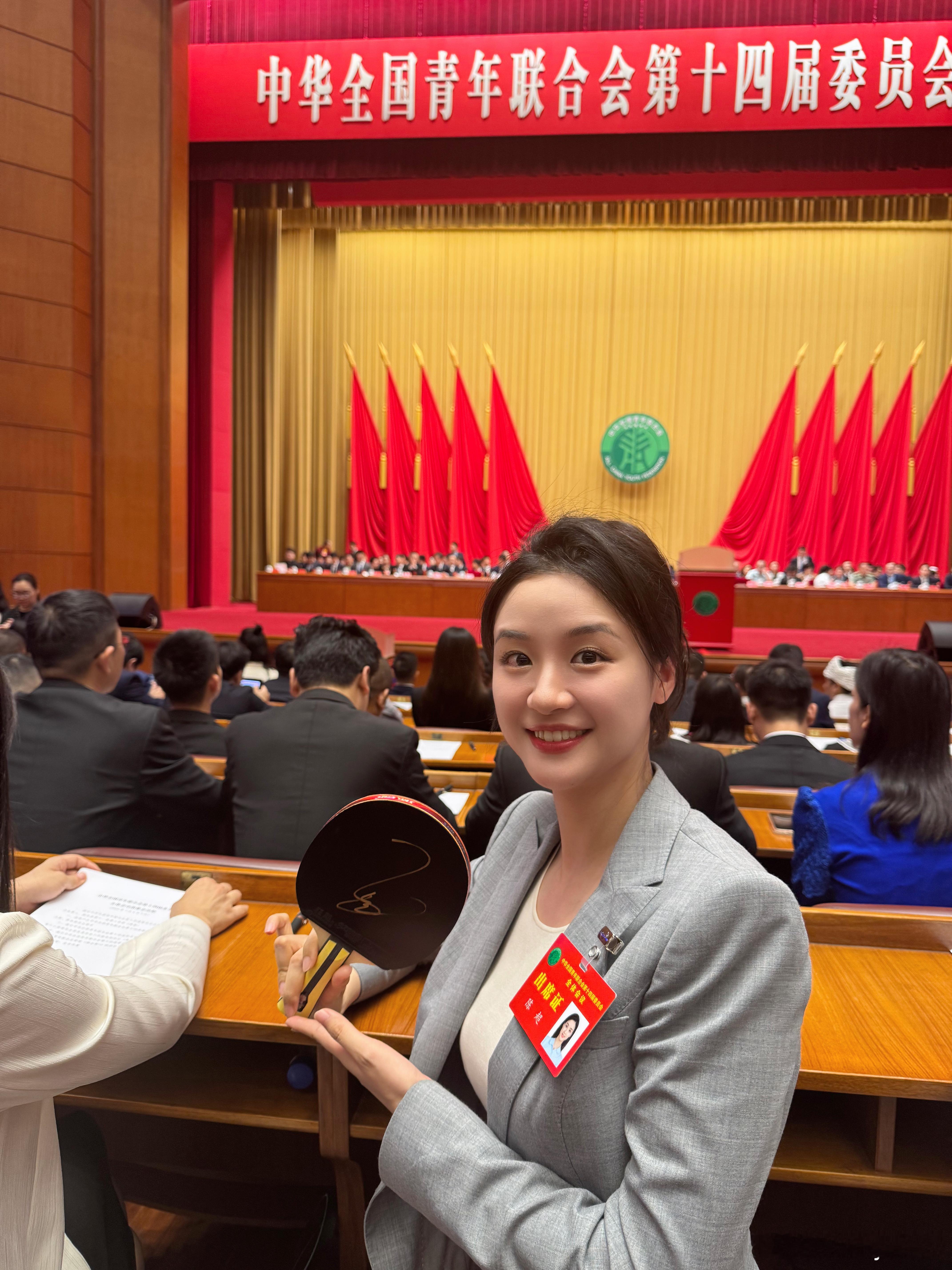 我们湖北卫视一姐也签名了[滑稽笑][滑稽笑][滑稽笑]​​​