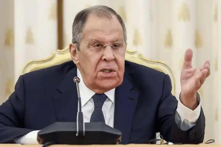 拉夫罗夫彻底将话说明白了！这位俄罗斯外长公开表示，之所以中国和俄罗斯会成为西方国