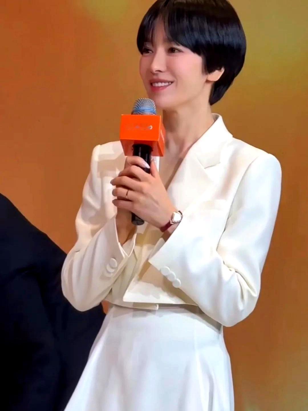 200亿！那个“脸蛋天才”，竟成了韩国头号“逃税天才”。你绝对想不到，他竟