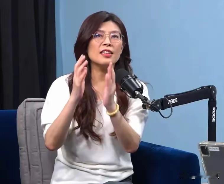 这下瞒不住了​现在全国人民都知道了郑丽文这大高个竟然有1米78​这身高